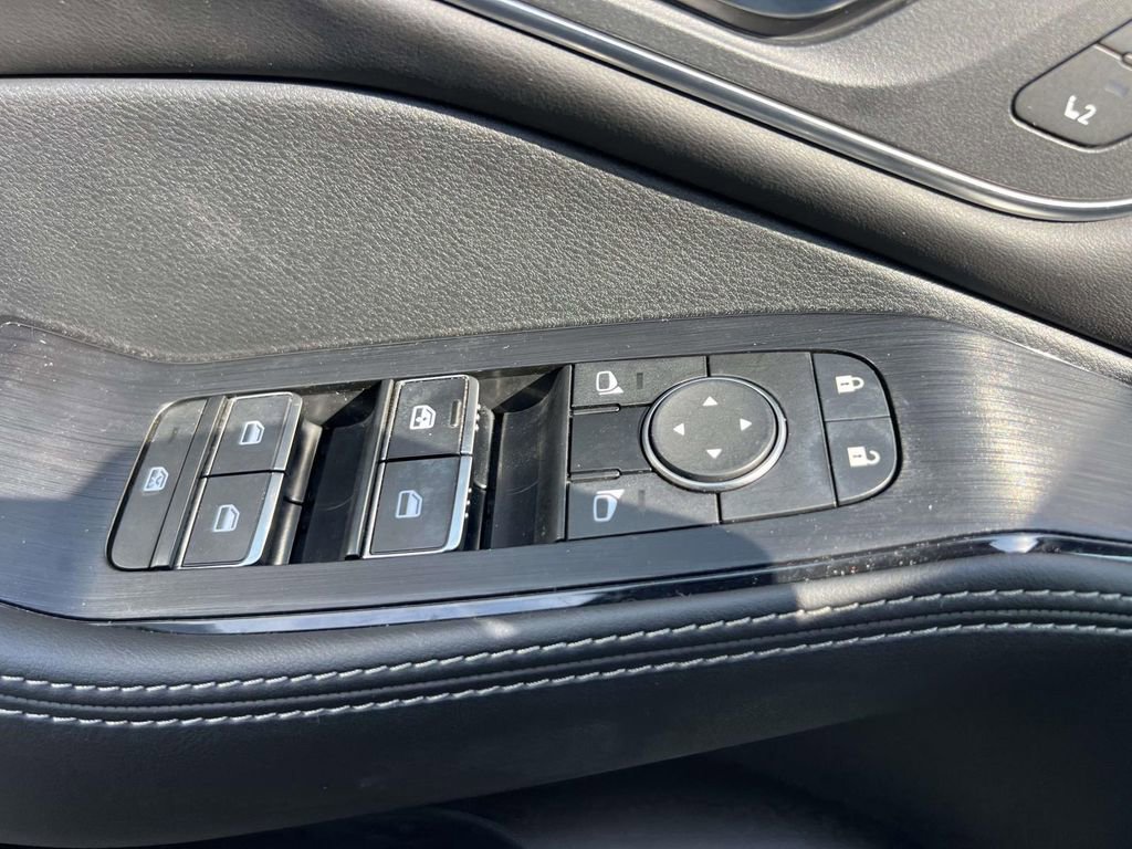 Used 2023 Nissan Rogue Platinum AWD/4WD image 17