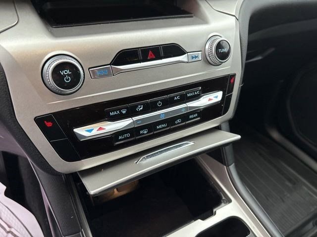 Used 2022 Ford Explorer XLT image 25