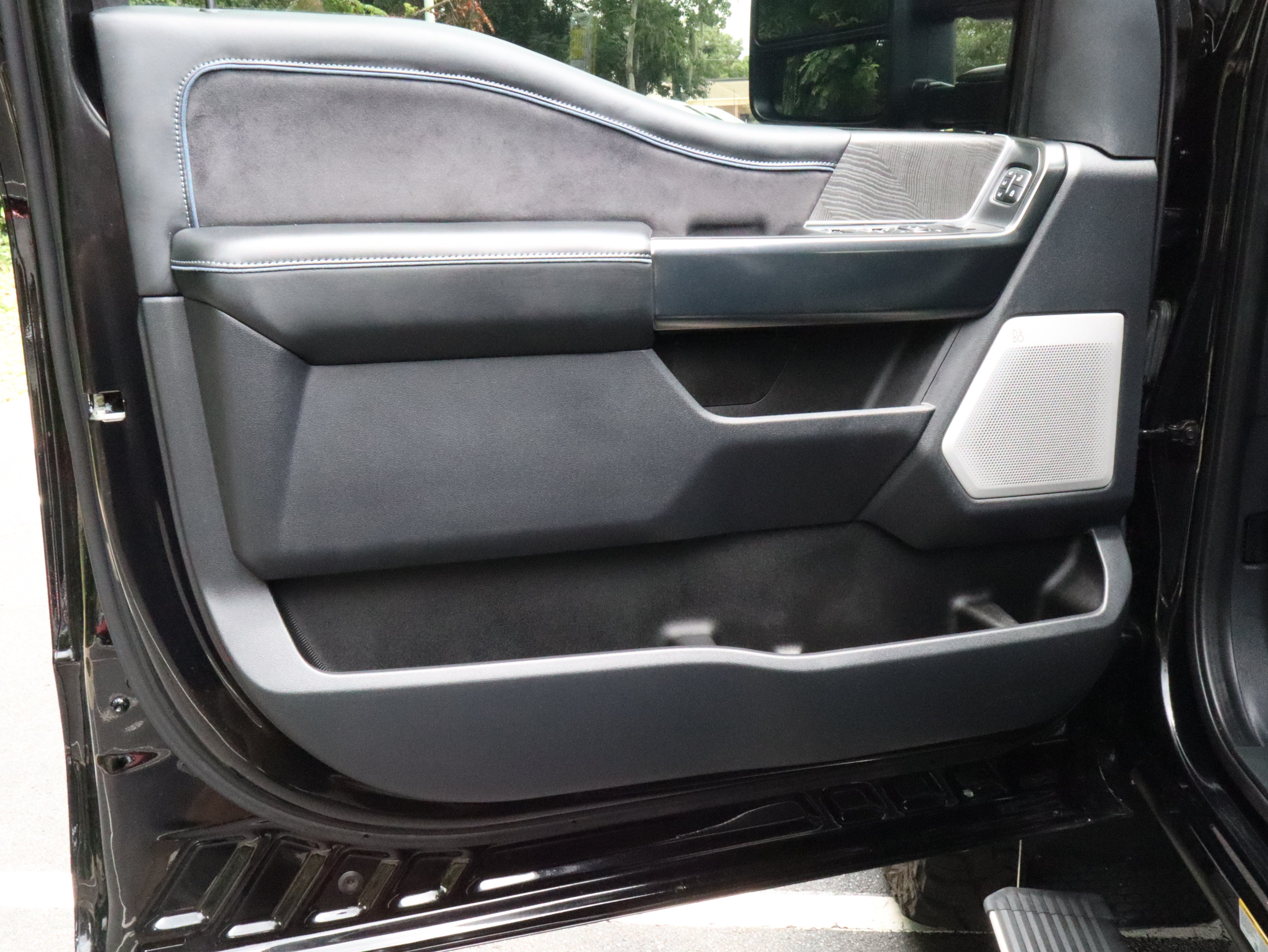 Used 2025 Ford F450 Platinum w/ FX4 Off-Road Package AWD/4WD image 19