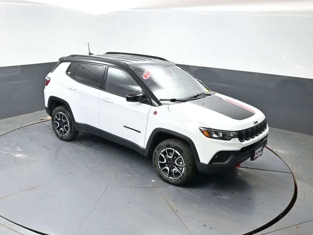 Used 2025 Jeep Compass Trailhawk AWD/4WD image 42
