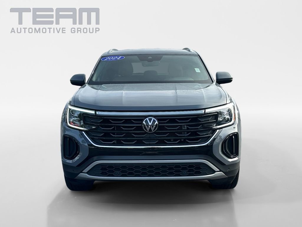 Used 2024 Volkswagen Atlas Cross Sport SE image 2