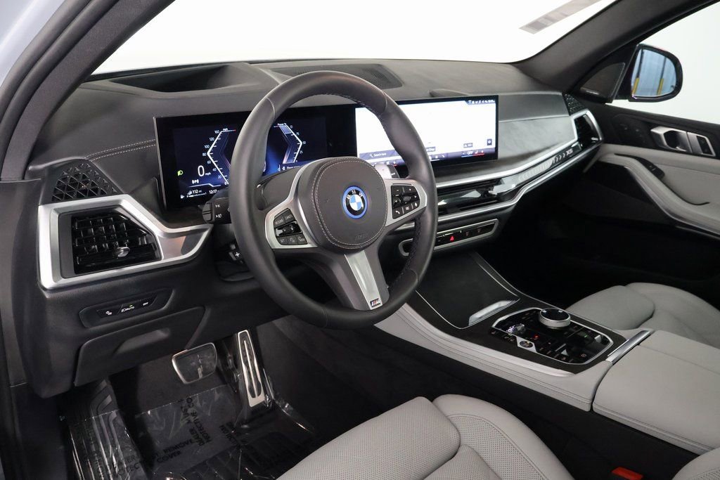 Used 2026 BMW X5 xDrive50e w/ Executive Package image 7