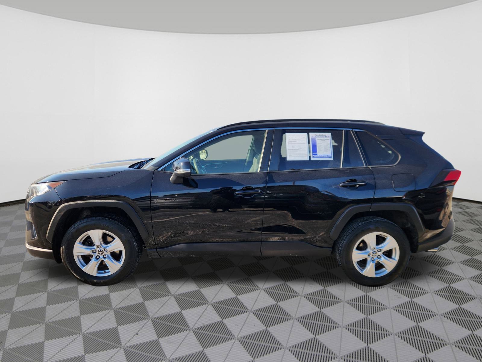 Used 2019 Toyota RAV4 XLE image 5