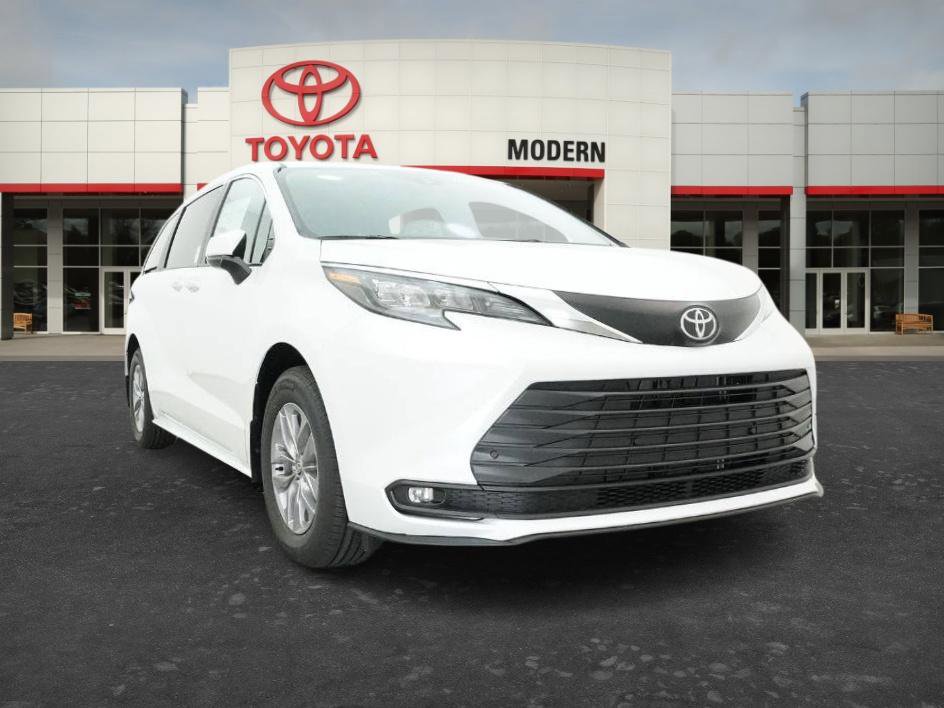 New 2026 Toyota Sienna XLE FWD image 11