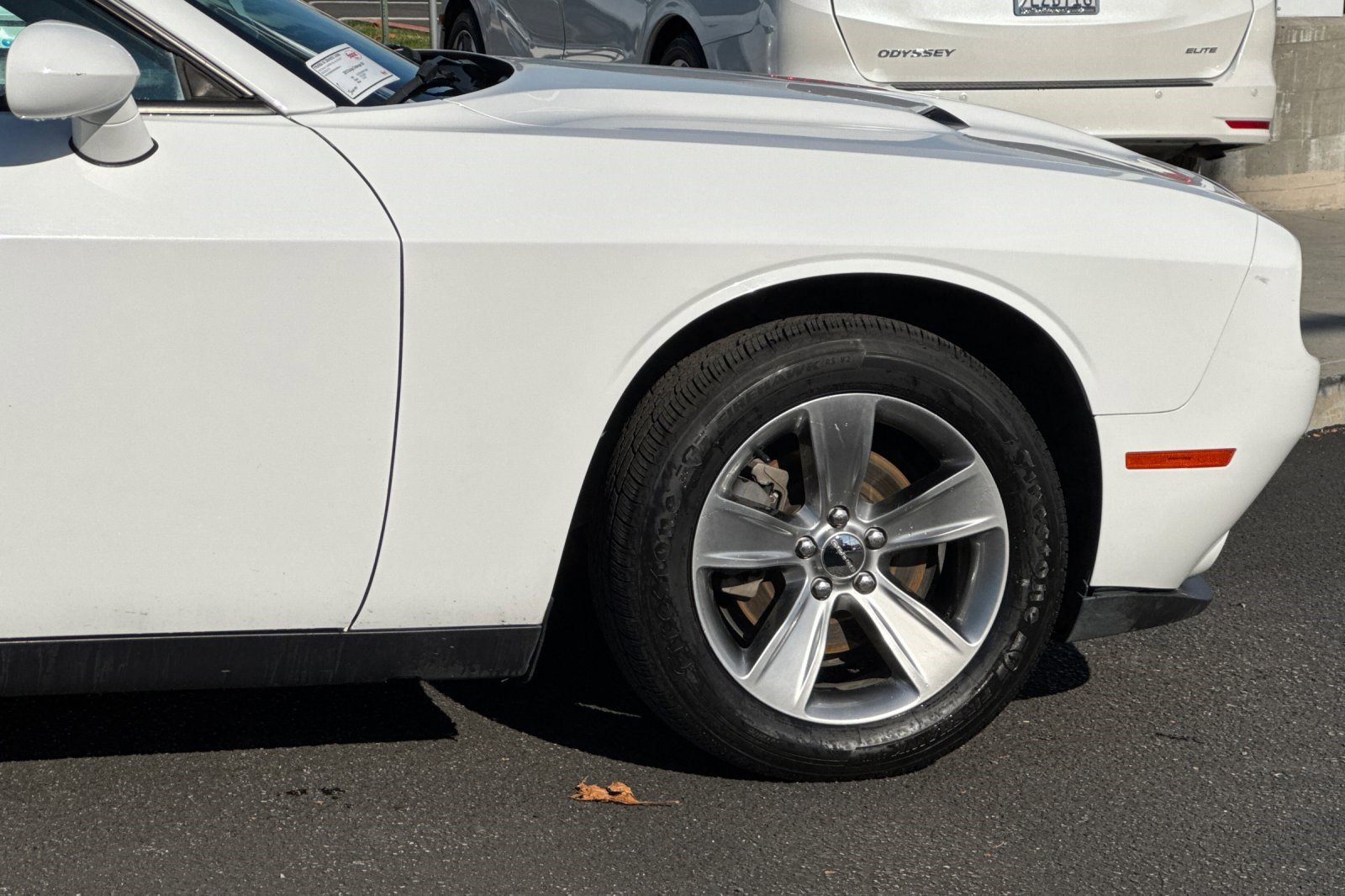 Used 2015 Dodge Challenger SXT image 33