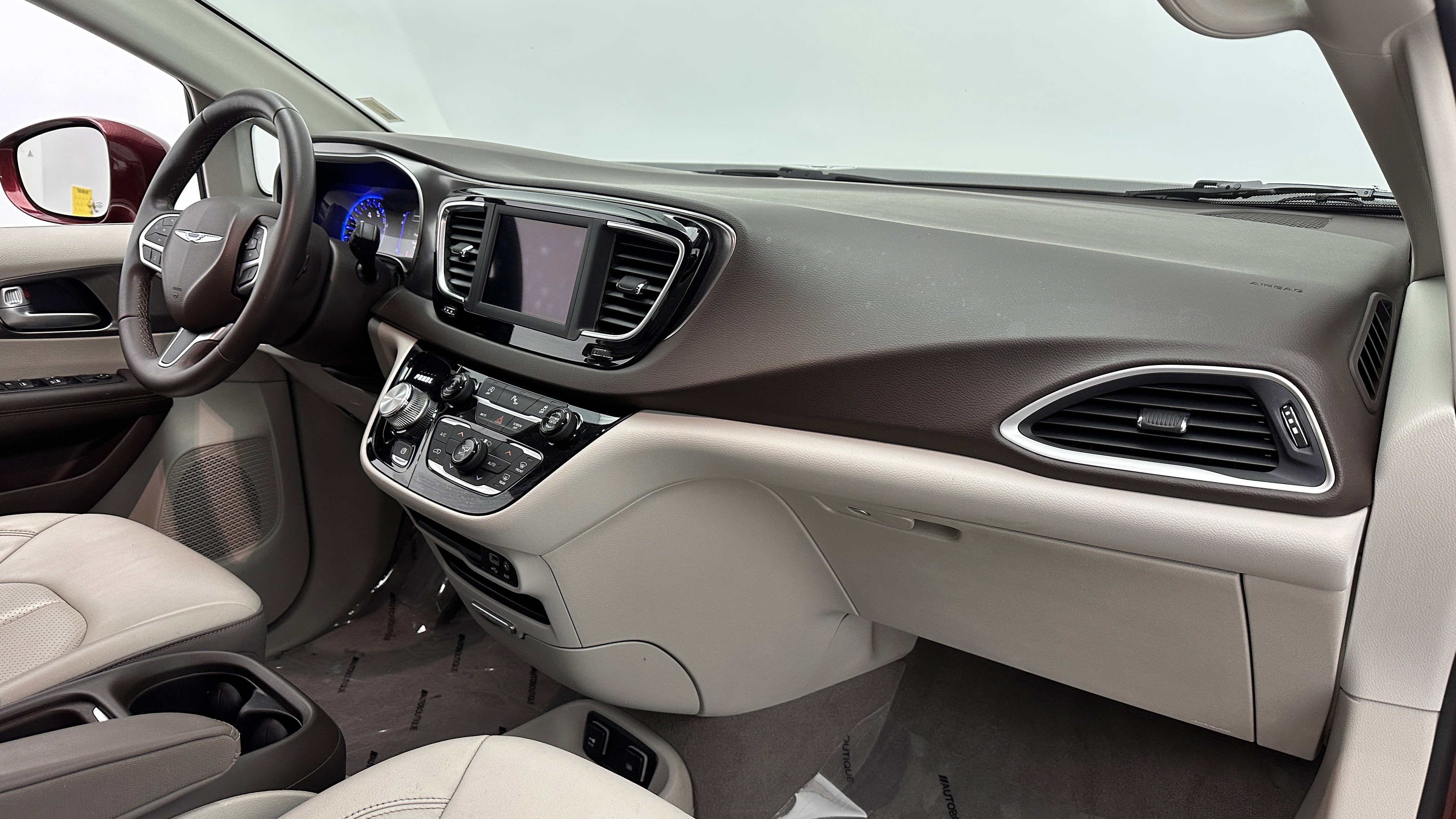 Used 2018 Chrysler Pacifica Touring-L image 34