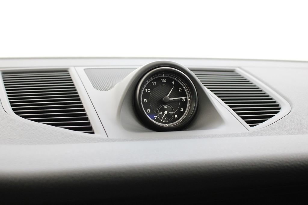 New 2025 Porsche Macan image 32