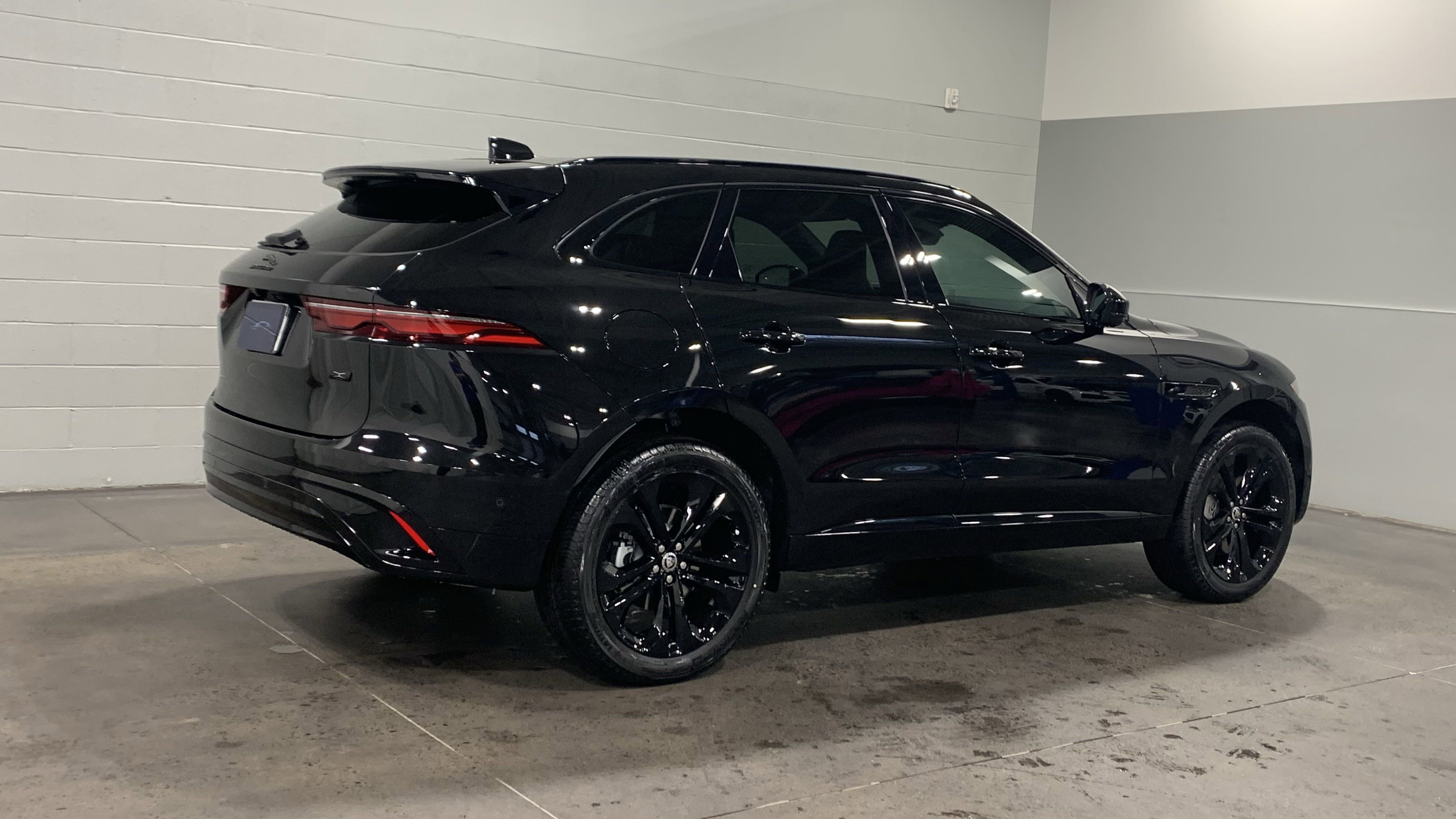 New 2026 Jaguar F-PACE R-Dynamic S image 2