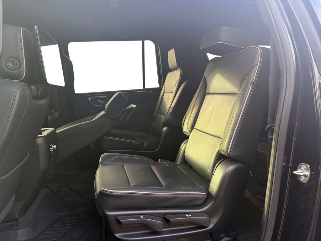 Used 2024 GMC Yukon XL SLT w/ SLT Luxury Package image 13