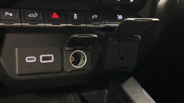 Used 2021 Chevrolet Silverado 2500 High Country AWD/4WD image 38