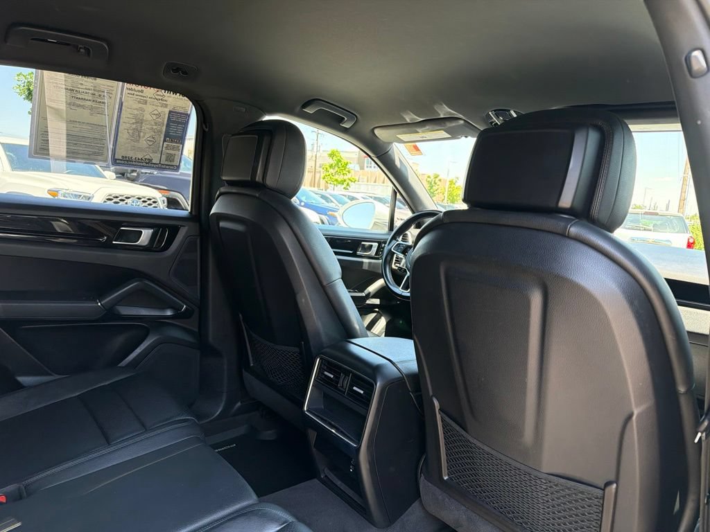 Used 2020 Porsche Cayenne AWD/4WD image 15