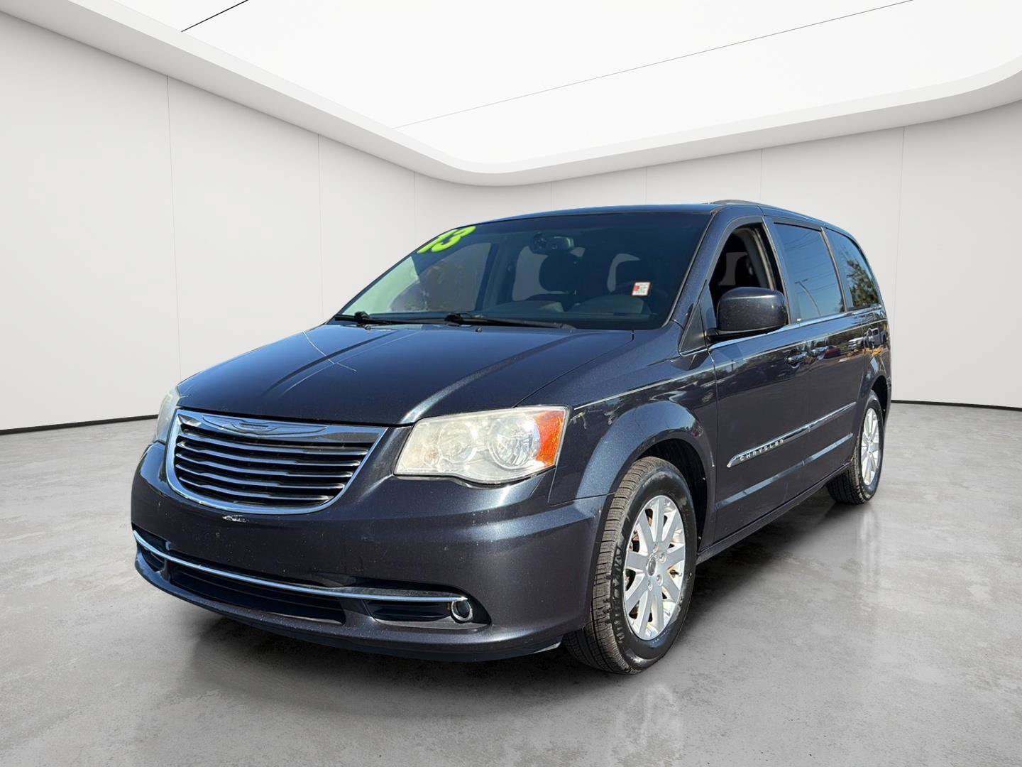 Used 2013 Chrysler Town & Country Touring FWD image 3