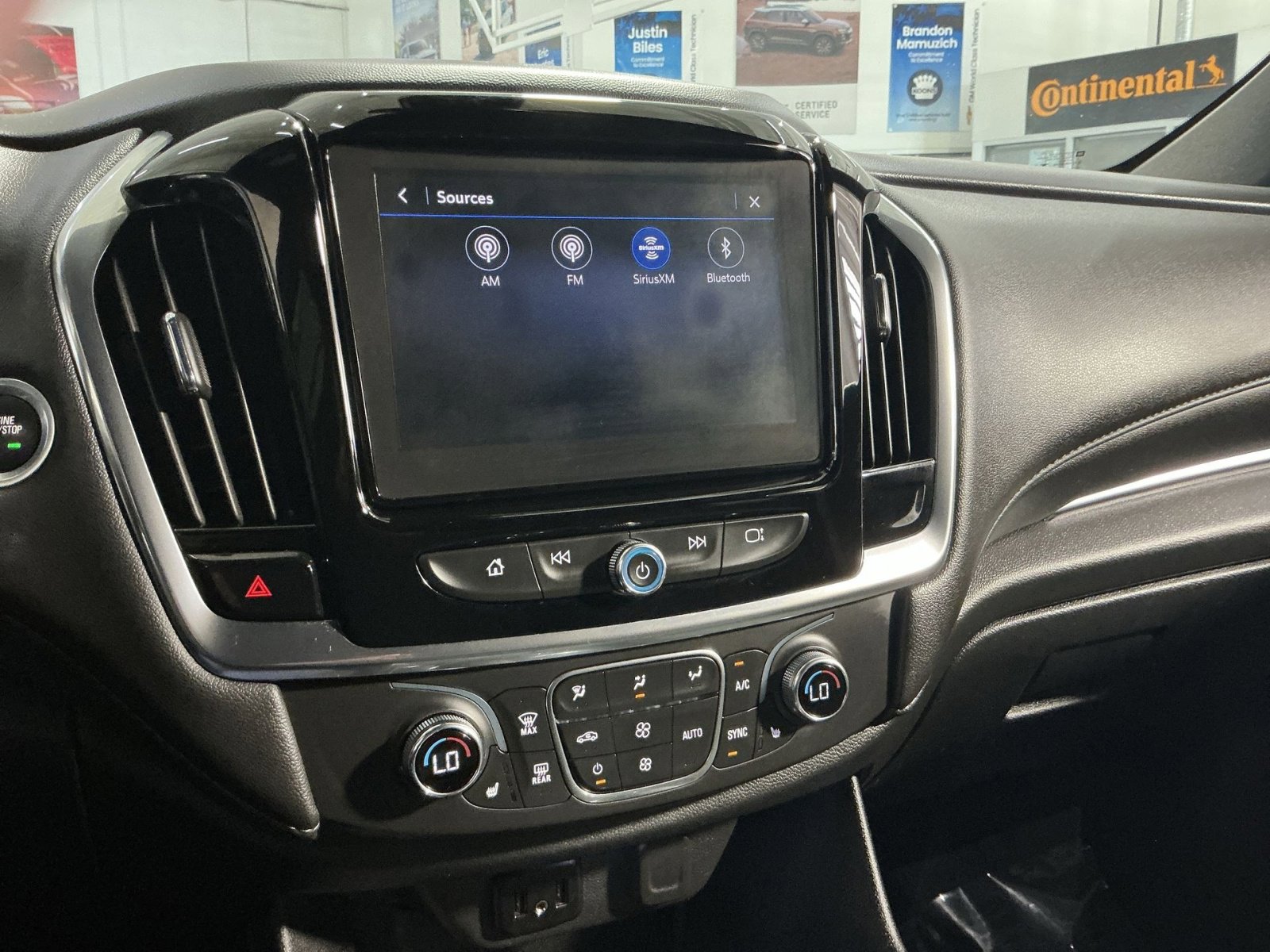 Used 2023 Chevrolet Traverse LT image 19