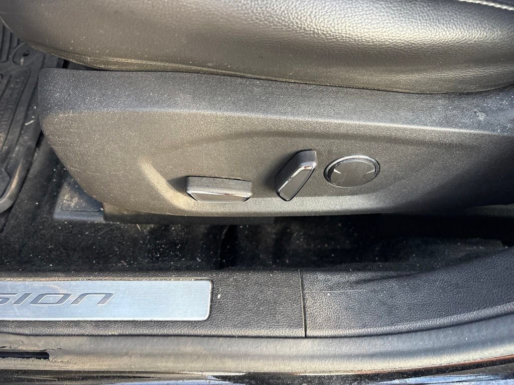 Used 2016 Ford Fusion Titanium FWD image 15