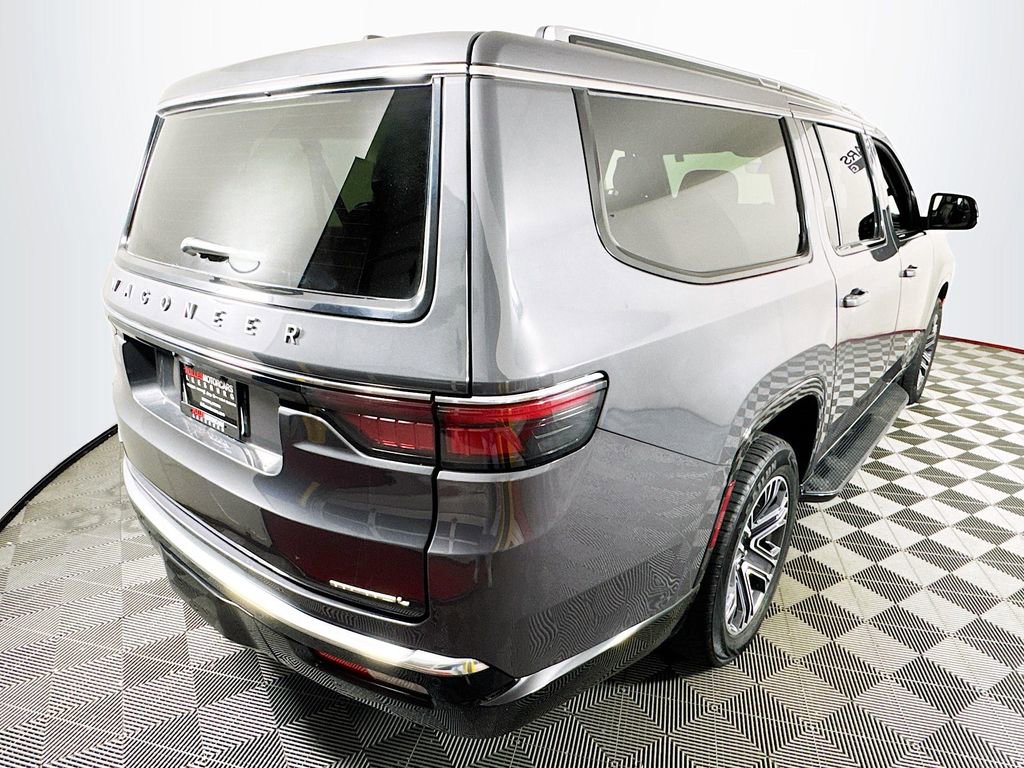 Used 2023 Jeep Wagoneer L Series II AWD/4WD image 7