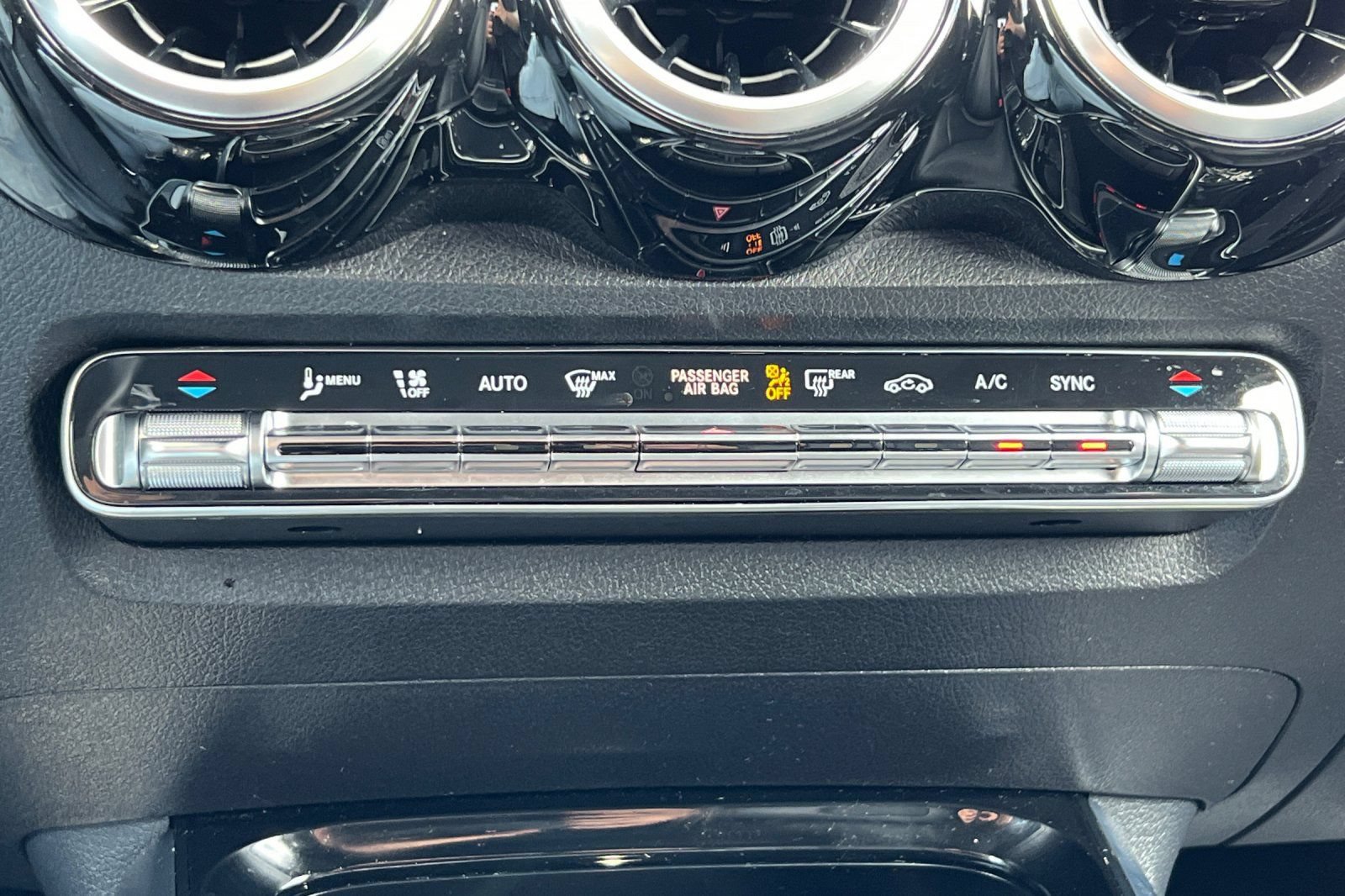 Used 2022 Mercedes-Benz GLB 250 image 24