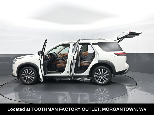 Used 2022 Nissan Pathfinder Platinum w/ Cargo Package AWD/4WD image 36