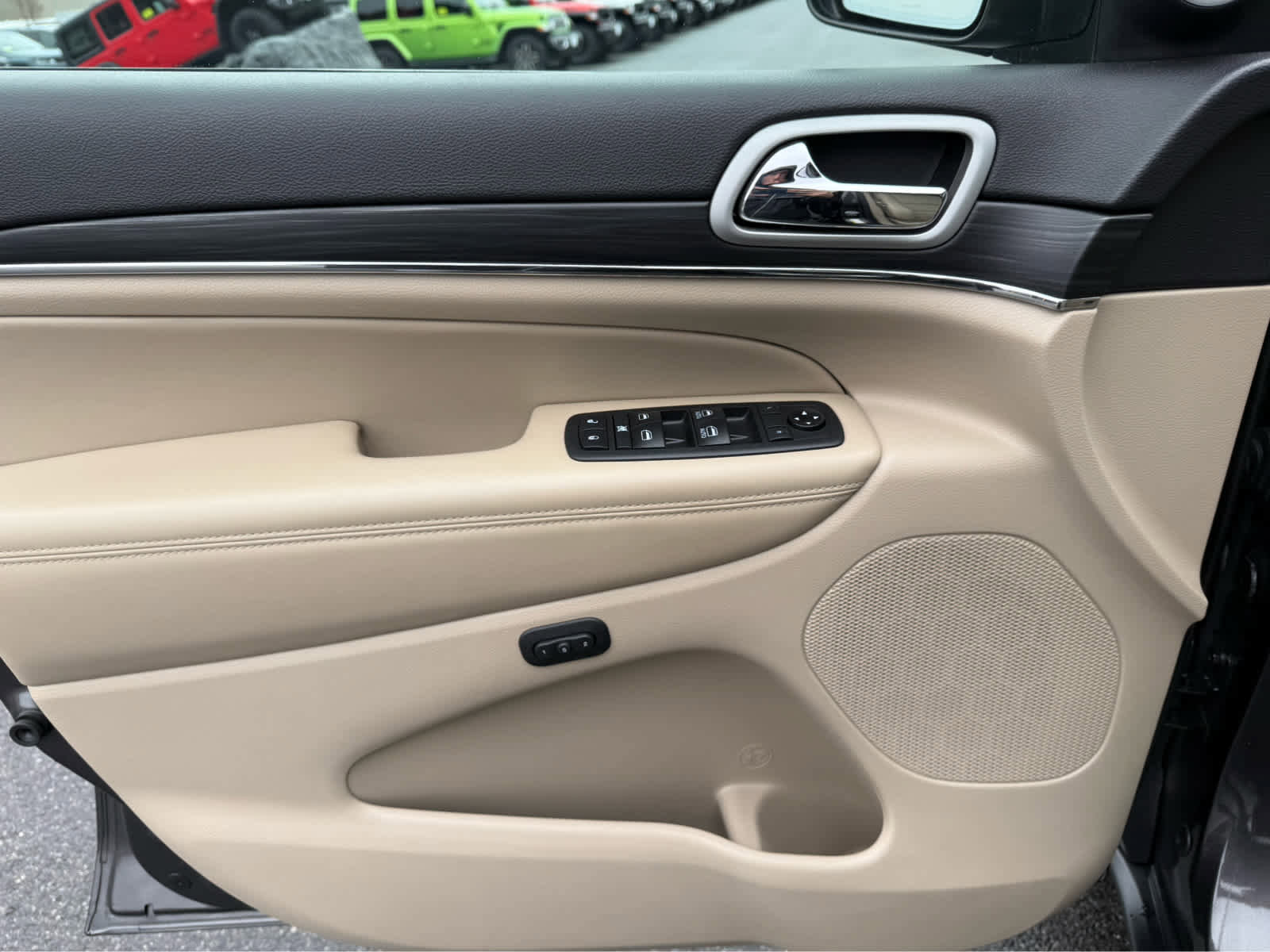 Used 2021 Jeep Grand Cherokee Limited w/ Luxury Group II image 10