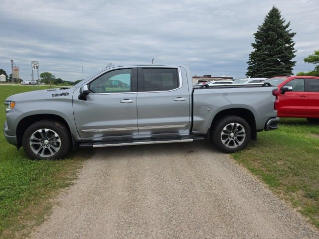 Used 2024 Chevrolet Silverado 1500 High Country w/ Technology Package AWD/4WD image 2