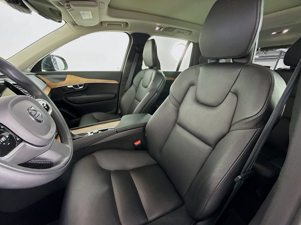 Used 2022 Volvo XC90 T6 Momentum w/ Advanced Package AWD/4WD image 5