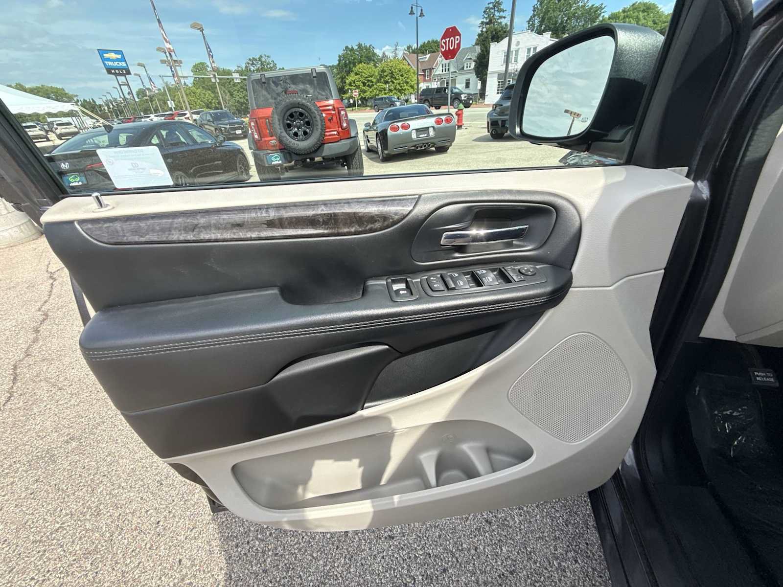 Used 2016 Dodge Grand Caravan SE w/ Quick Order Package 29E SE FWD image 19