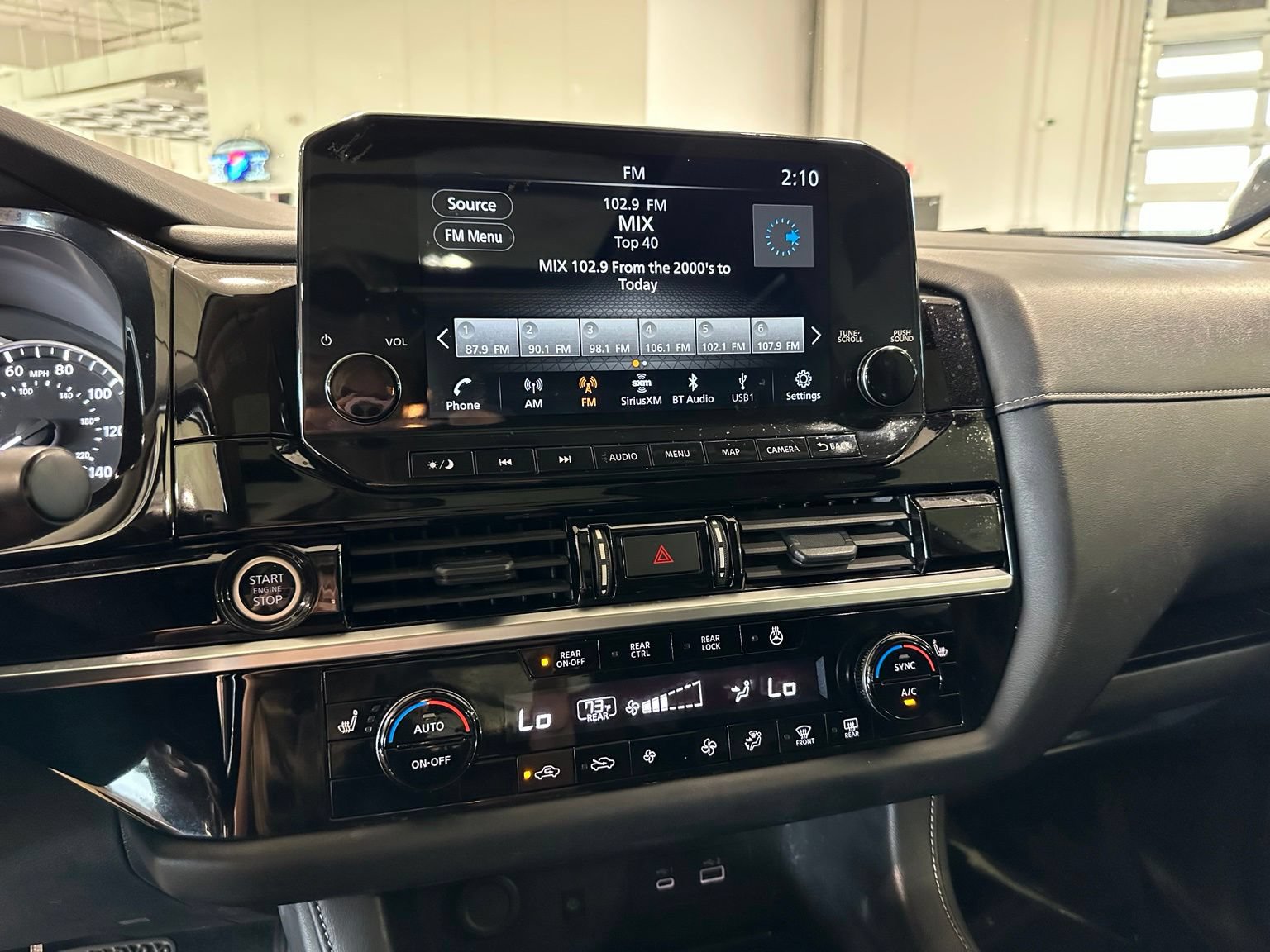Used 2024 Nissan Pathfinder SL w/ SL Premium Package FWD image 25