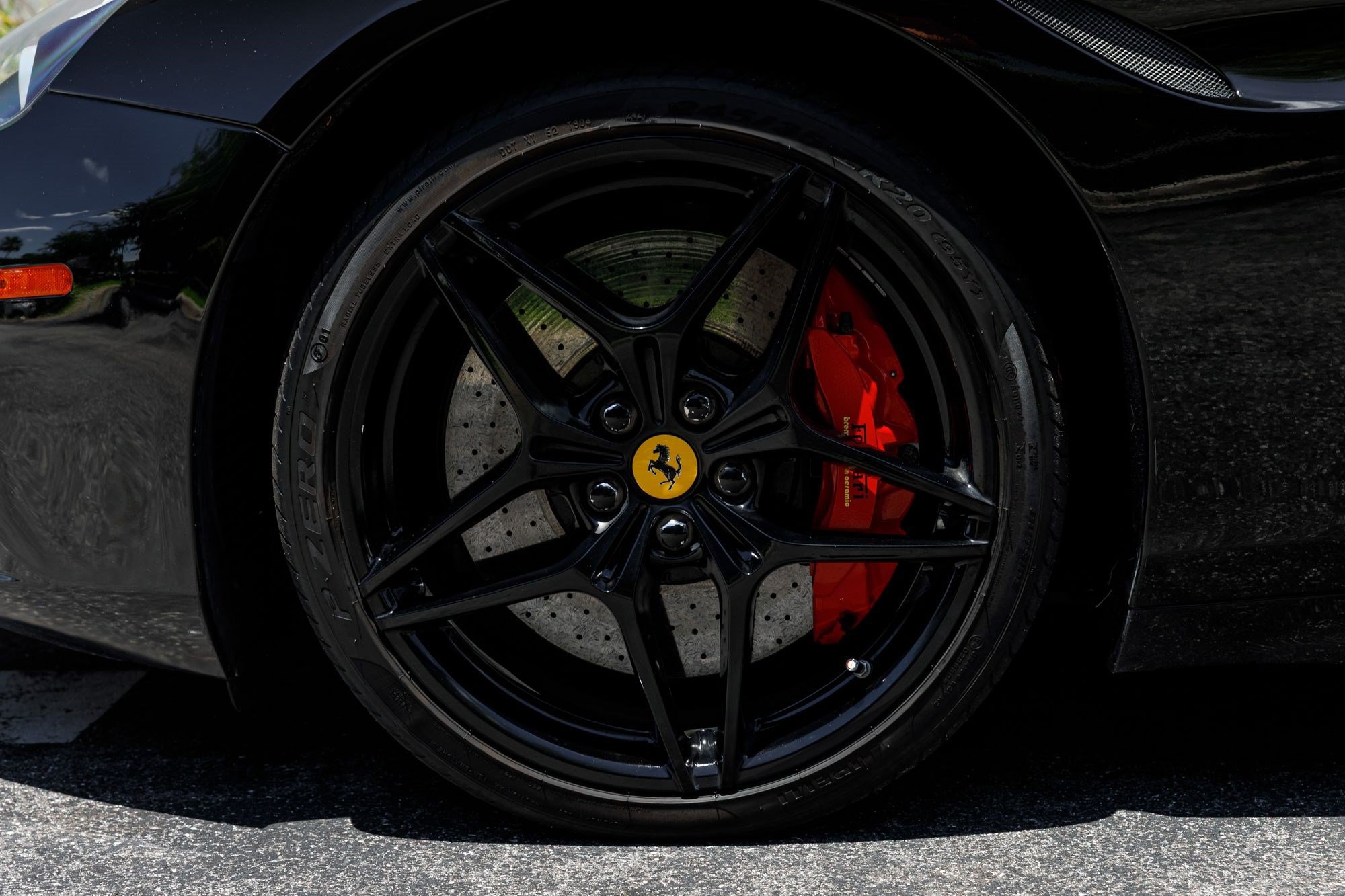 Used 2017 Ferrari California T RWD image 39