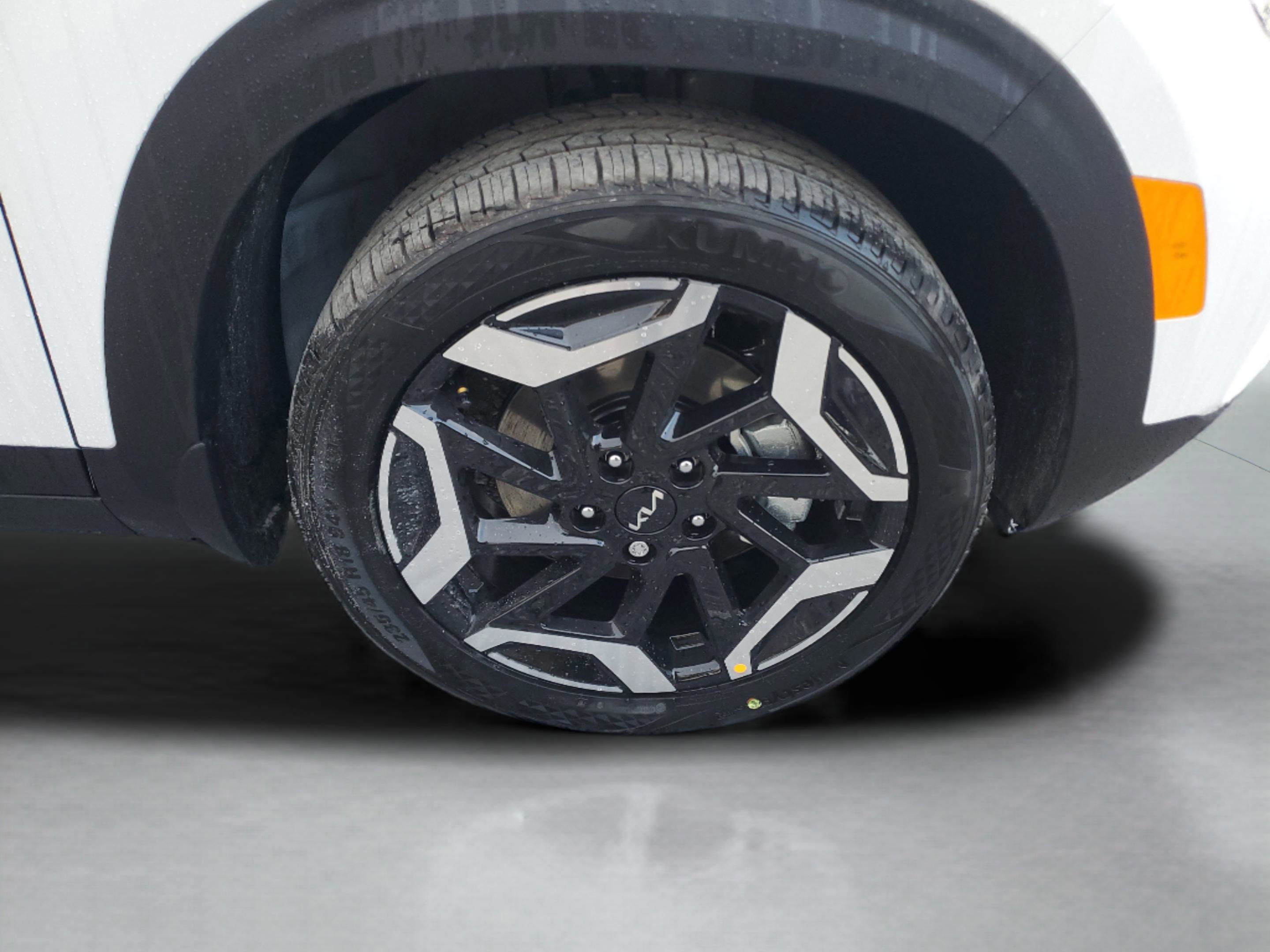 New 2026 Kia Seltos SX image 32