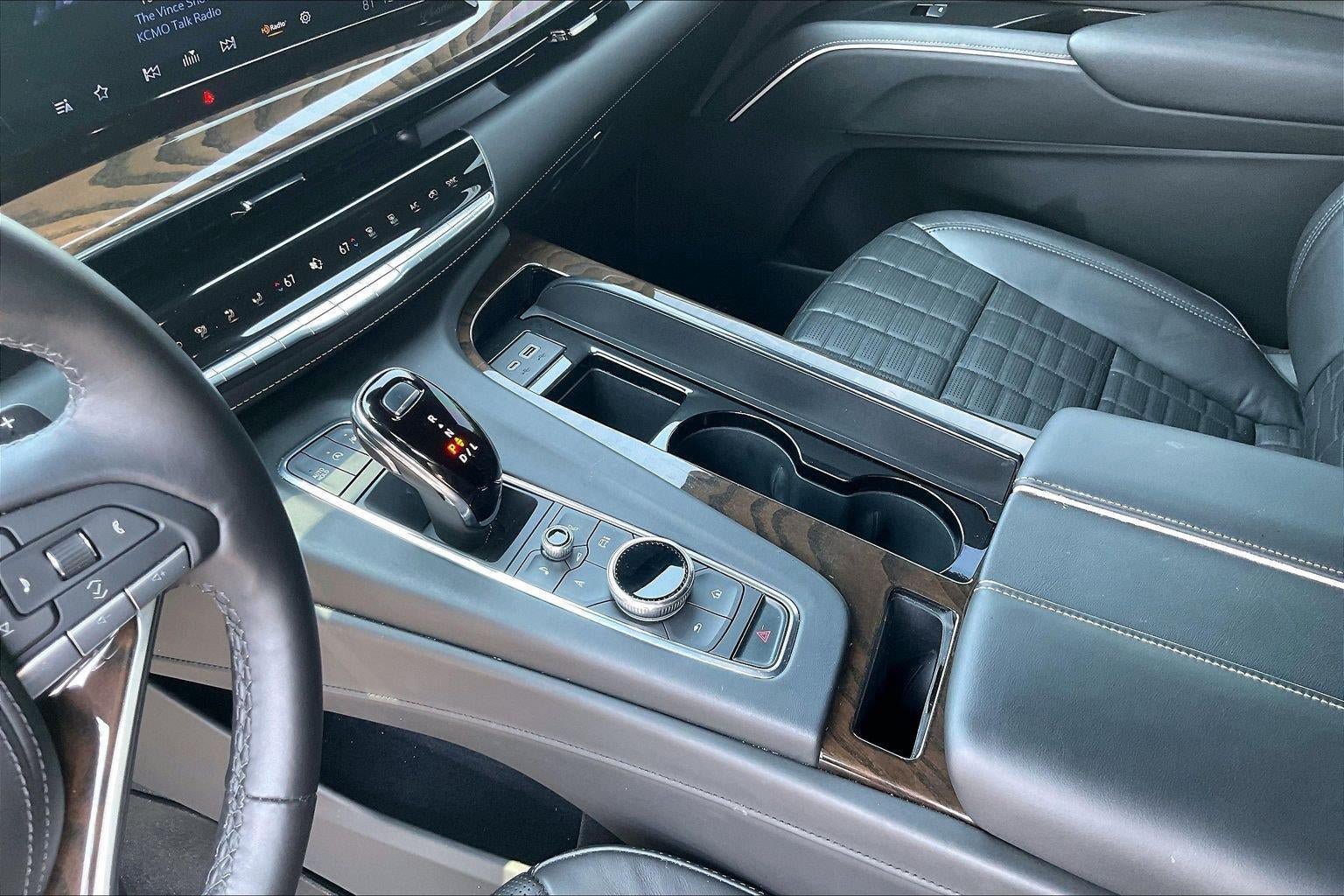 Used 2024 Cadillac Escalade Sport Platinum w/ LPO, ONYX Package AWD/4WD image 18