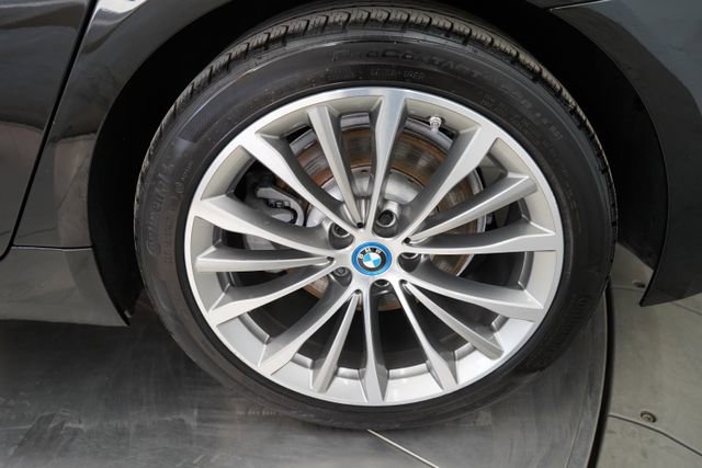 Used 2023 BMW 530e xDrive w/ Convenience Package image 34