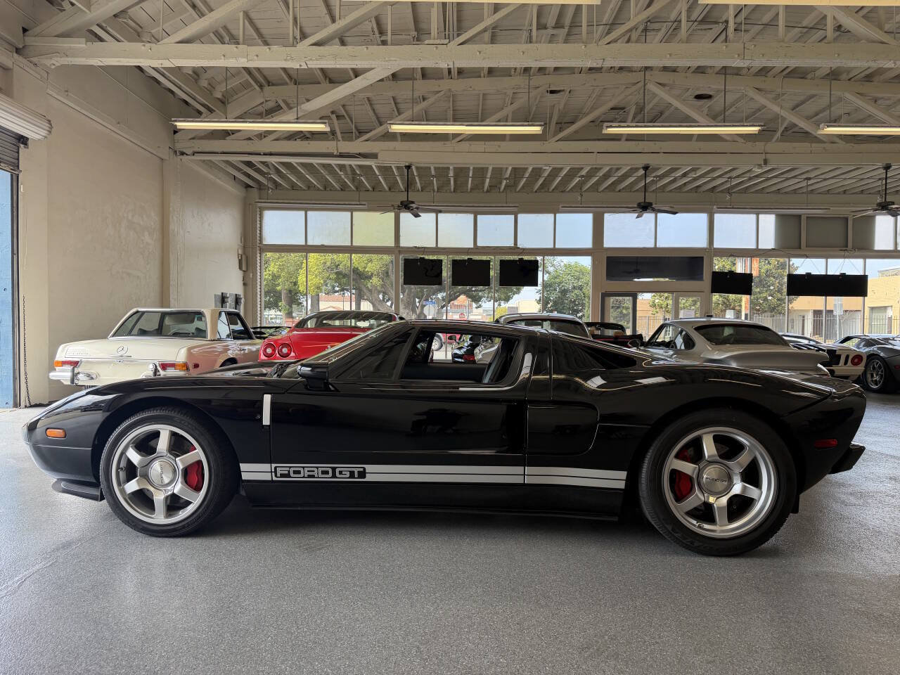 Used 2005 Ford GT RWD image 14