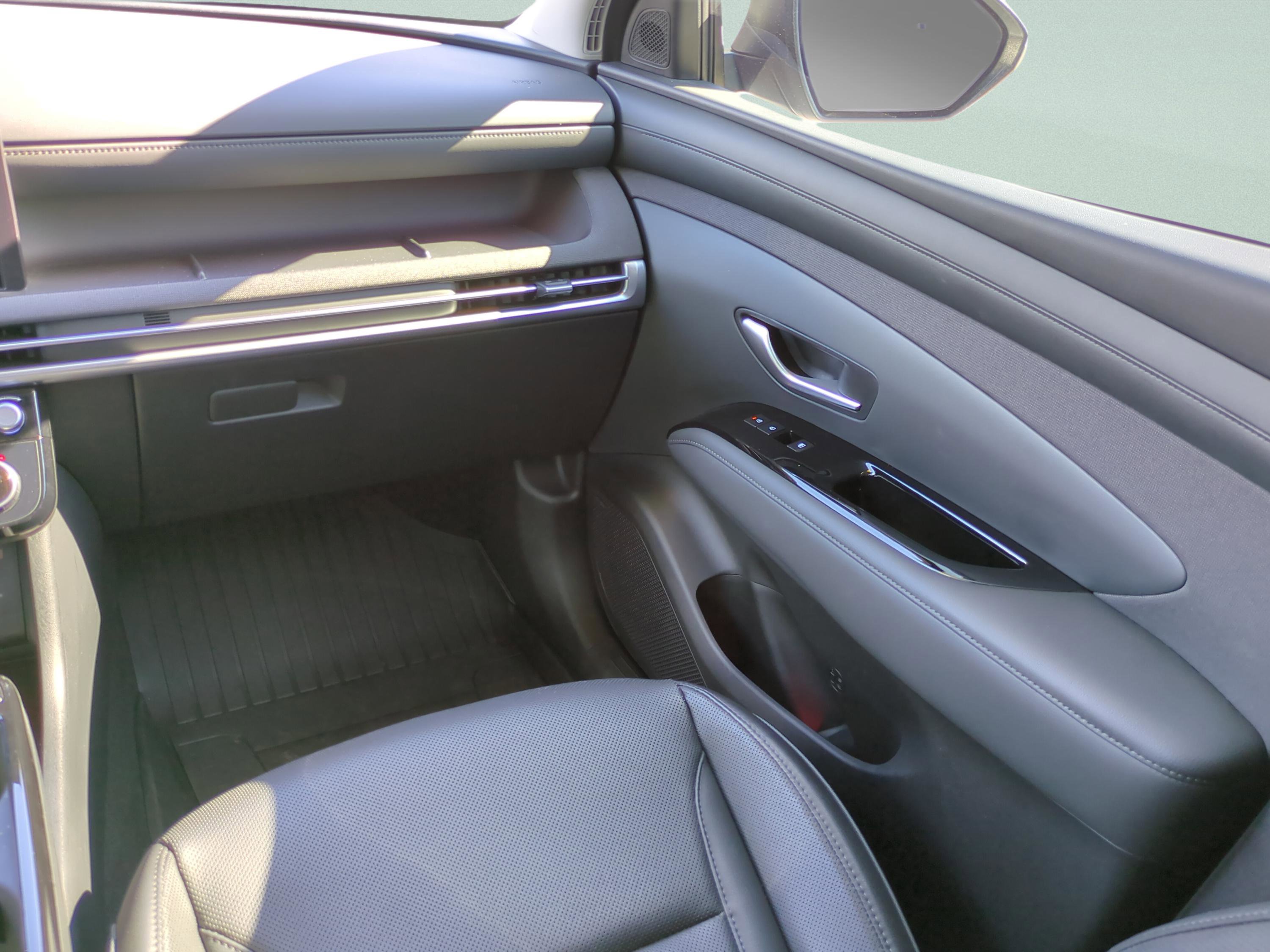 Certified 2025 Hyundai Tucson Limited AWD/4WD image 16