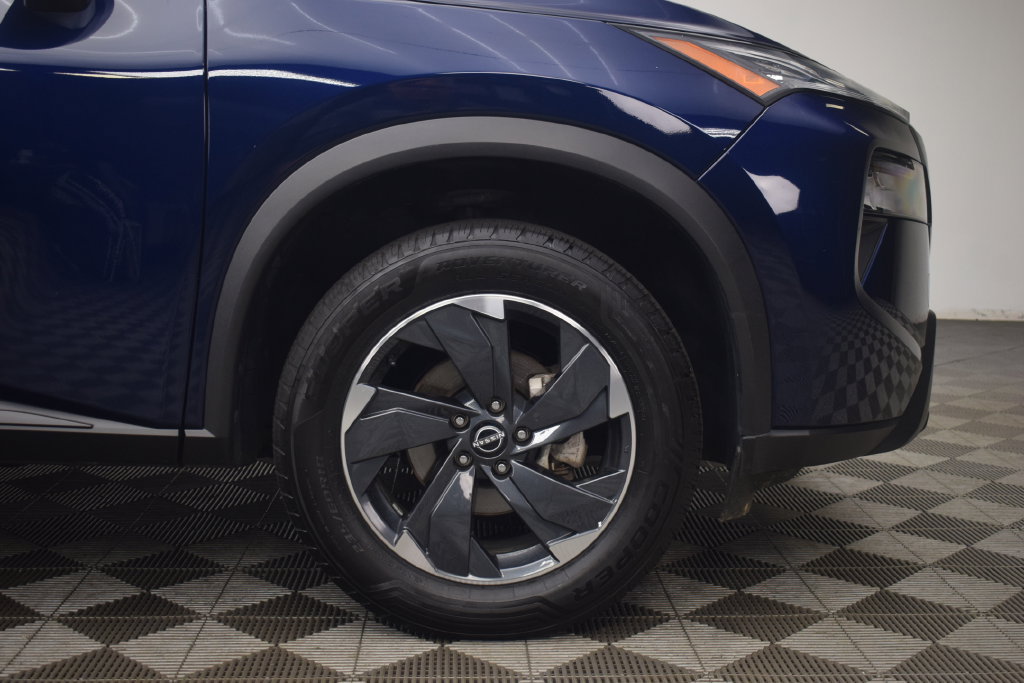 Used 2025 Nissan Rogue SV AWD/4WD image 26