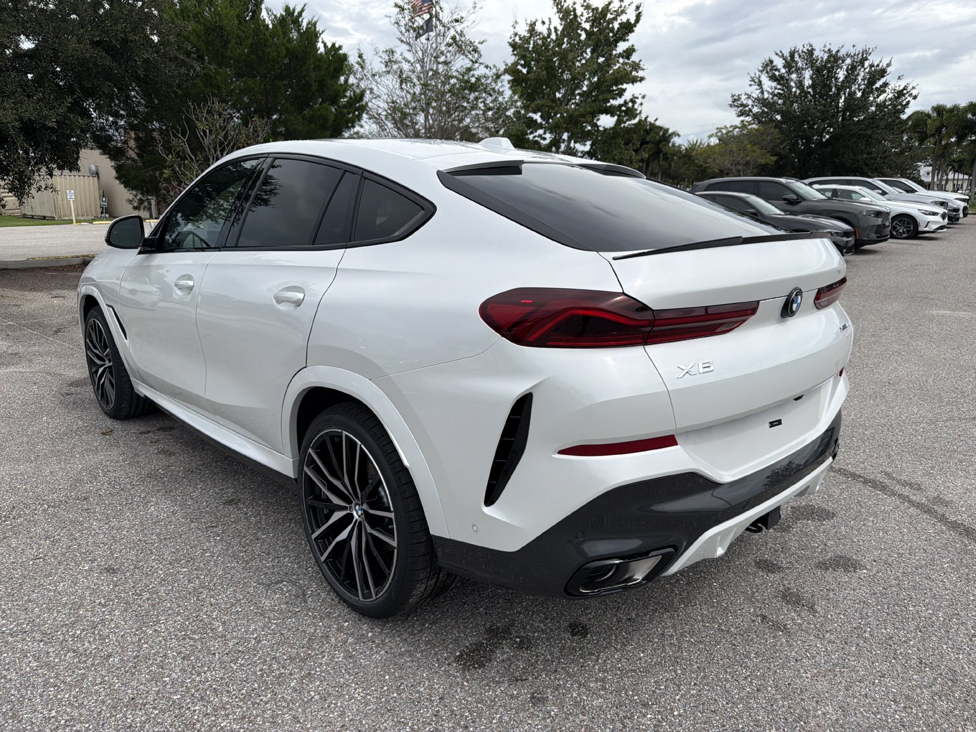 New 2027 BMW X6 xDrive40i w/ Executive Package AWD/4WD image 6