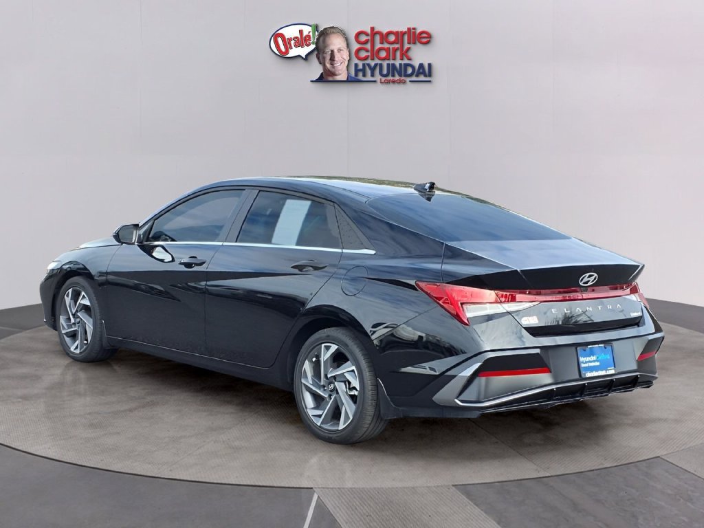 Used 2025 Hyundai Elantra Limited FWD image 3