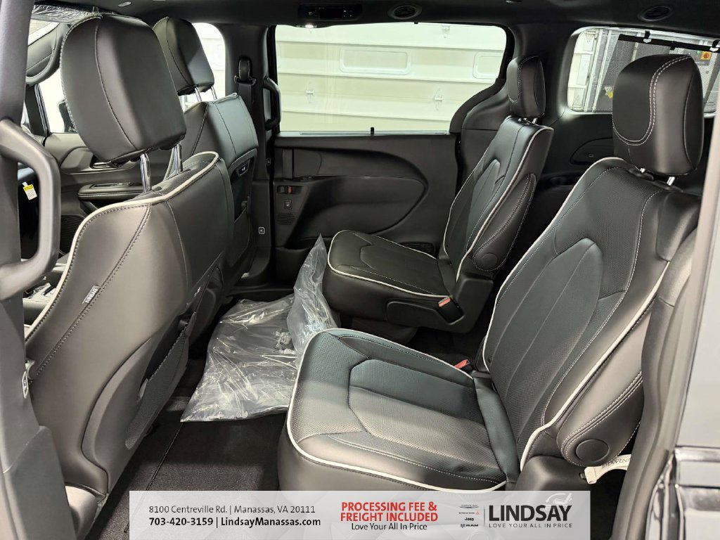 New 2027 Chrysler Pacifica Limited AWD/4WD image 17