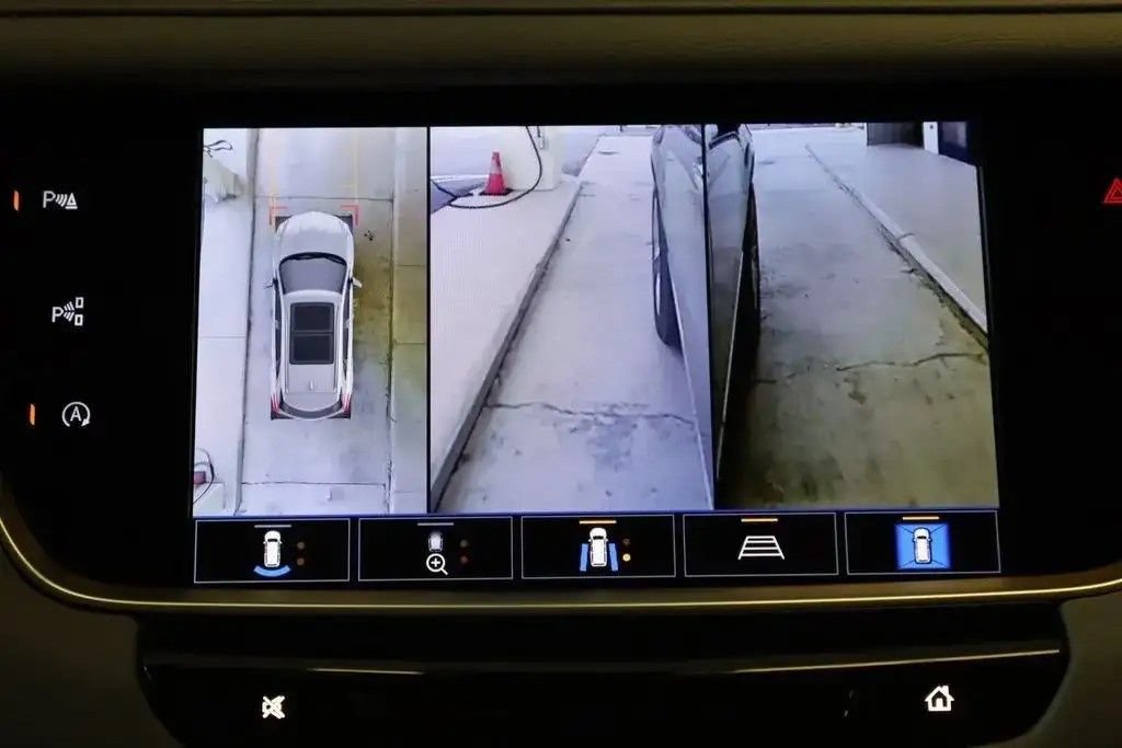 Used 2025 Cadillac XT5 Premium Luxury w/ Technology Package FWD image 35