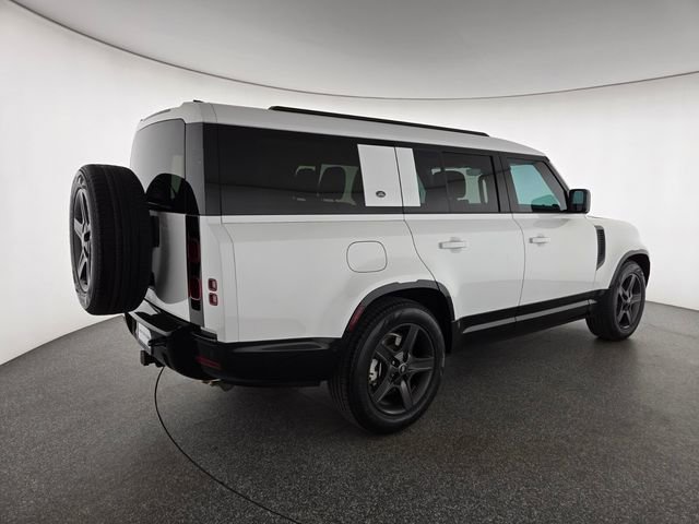 Used 2024 Land Rover Defender 130 X-Dynamic SE image 2