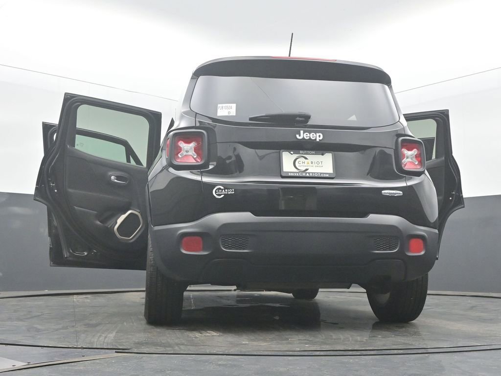 Used 2017 Jeep Renegade Latitude FWD image 58