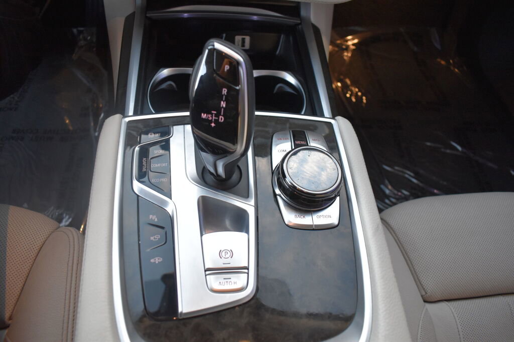 Used 2017 BMW 740i image 24