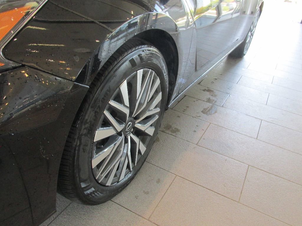 Used 2024 Nissan Altima 2.5 SV image 13