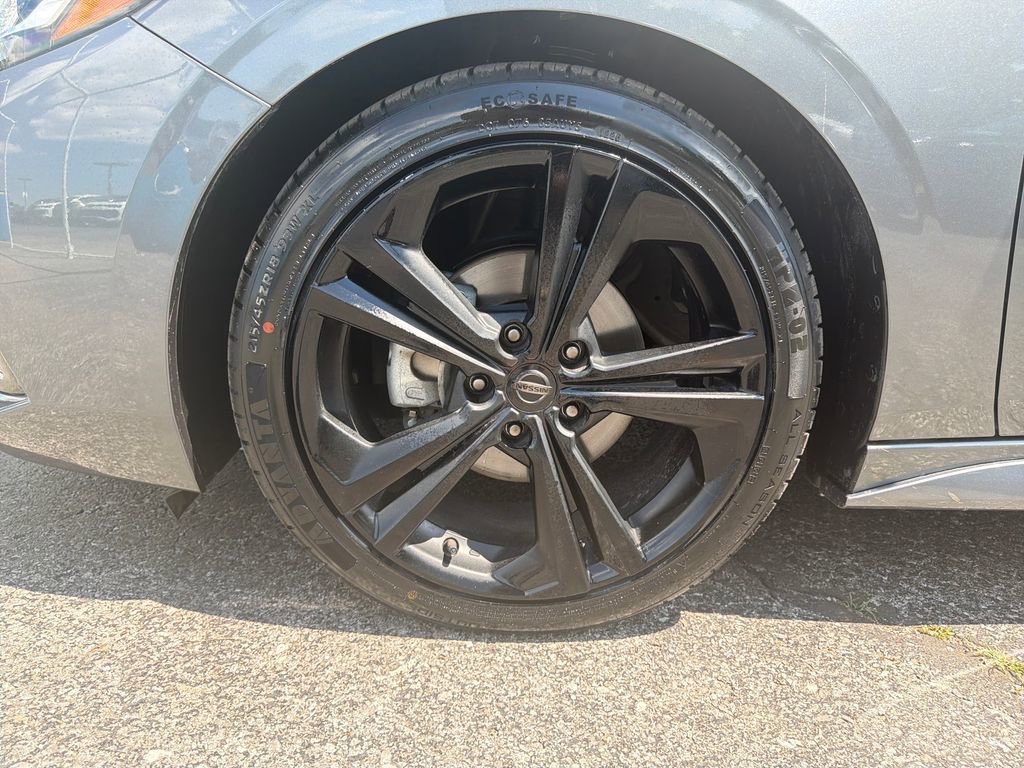 Used 2023 Nissan Sentra SR w/ SR Premium Package FWD image 48