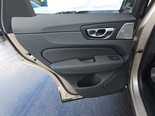 New 2026 Volvo XC60 B5 Ultra w/ Protection Package Premier AWD/4WD image 18