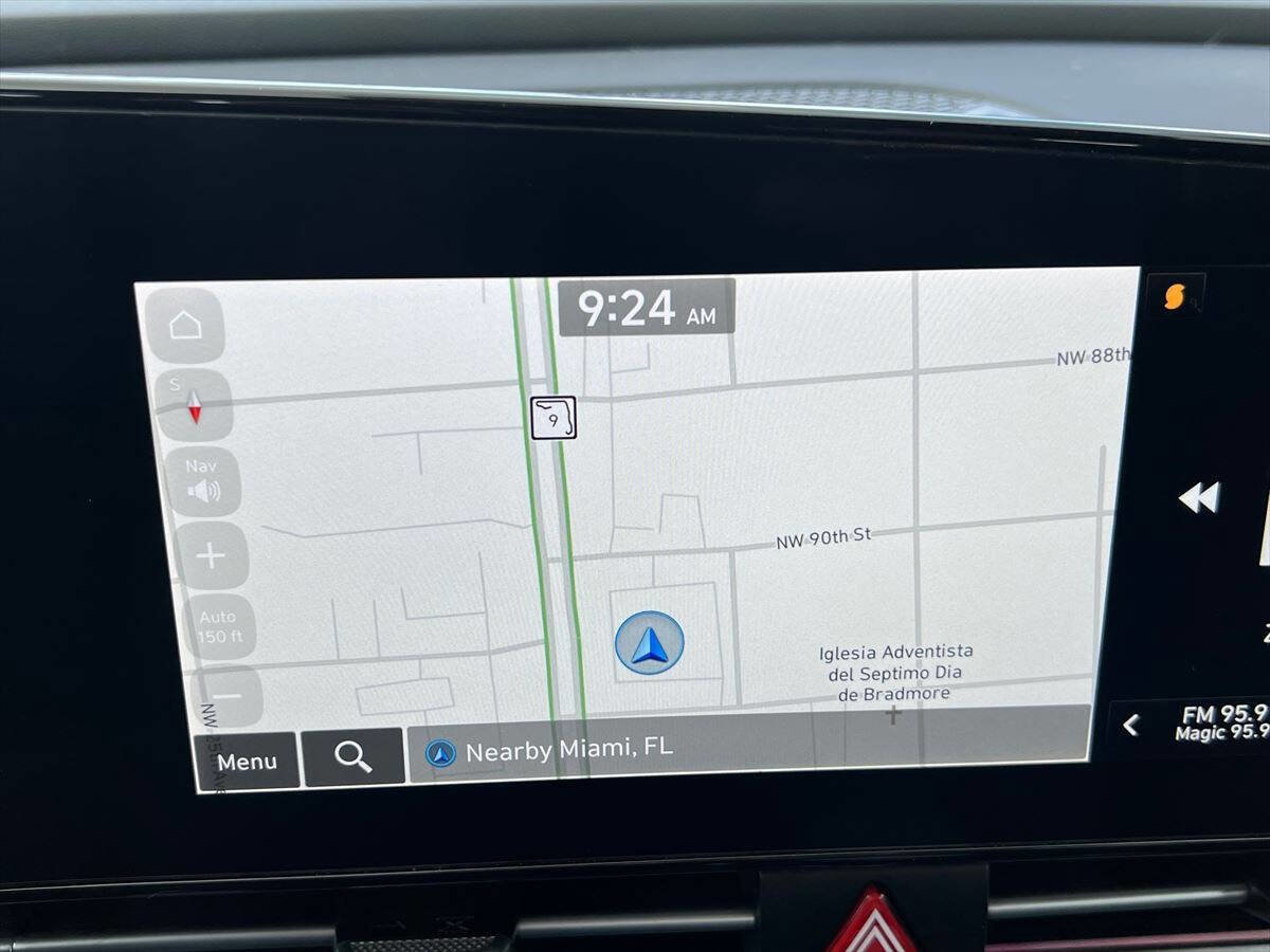 Used 2024 Hyundai Elantra SEL image 14