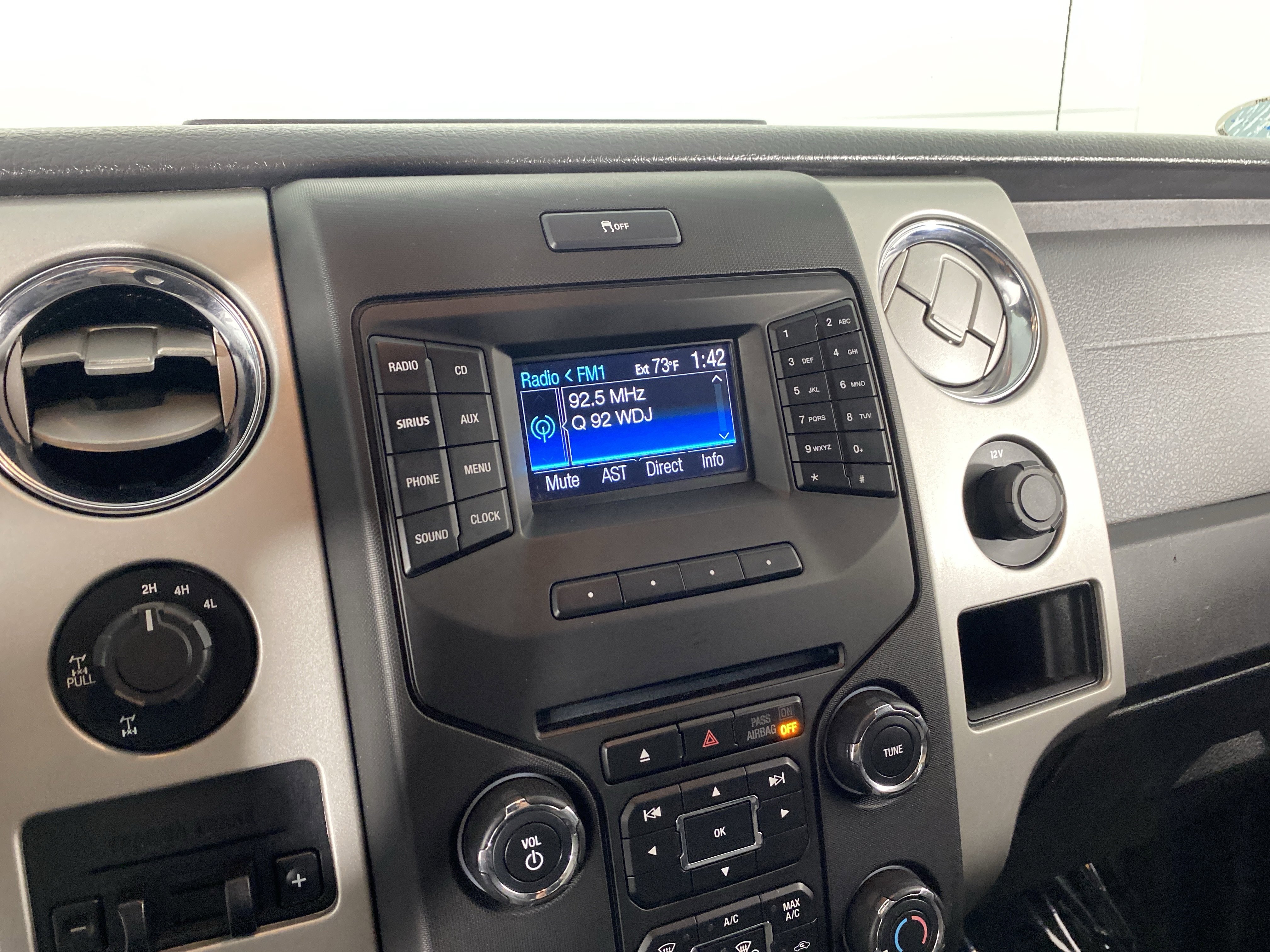 Used 2014 Ford F150 XLT w/ Equipment Group 302A Luxury AWD/4WD image 31