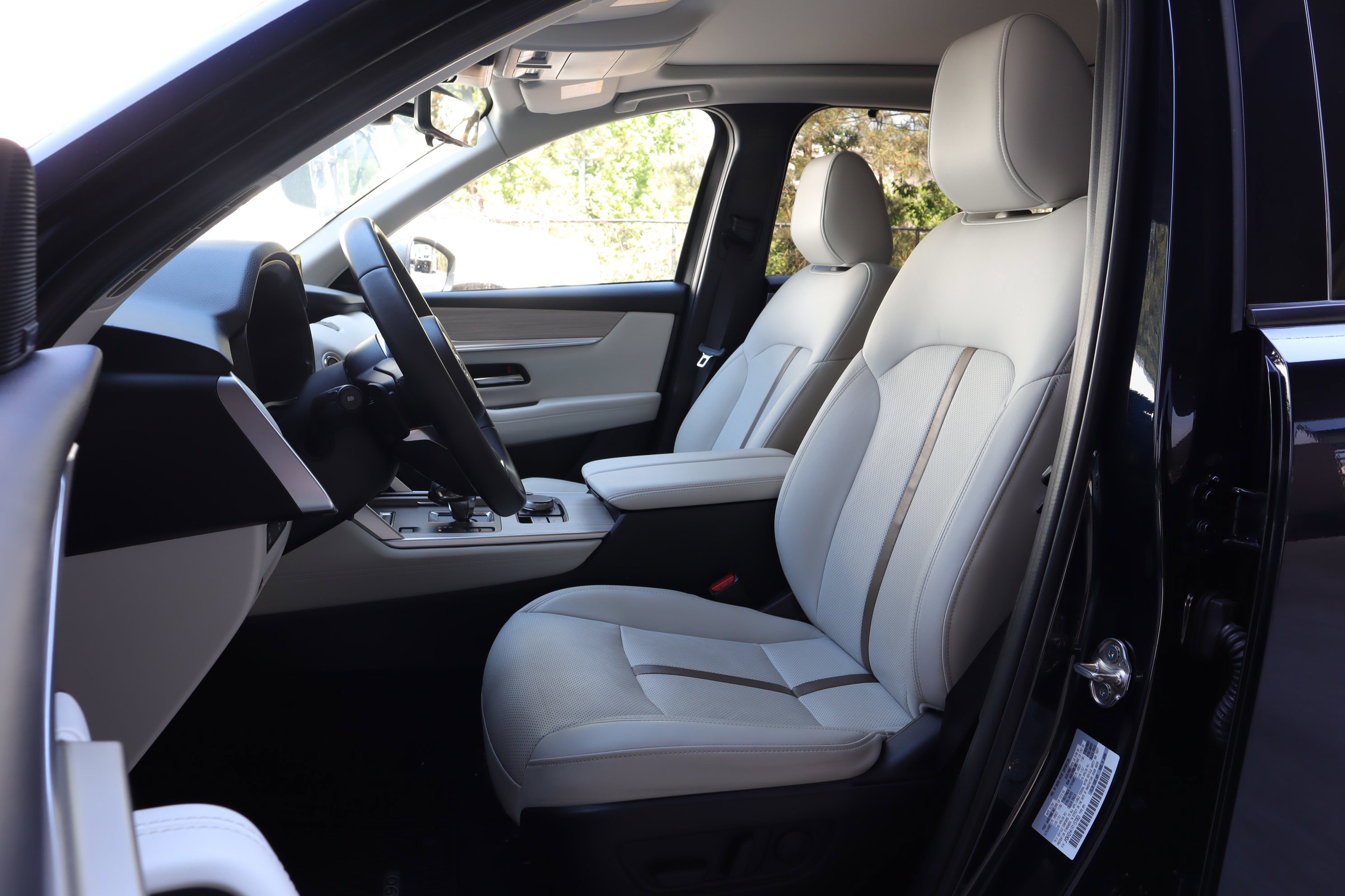 Certified 2024 MAZDA CX-90 Plug-In Hybrid w/ Premium Plus AWD/4WD image 8