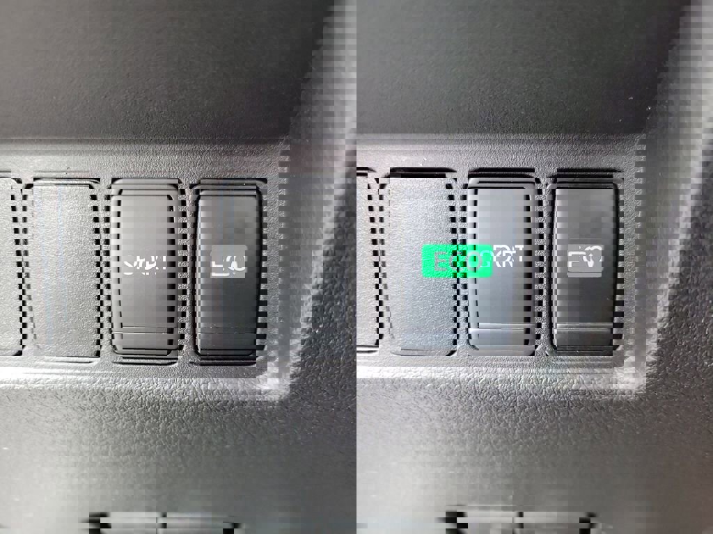 Used 2020 Nissan Rogue Sport S image 19