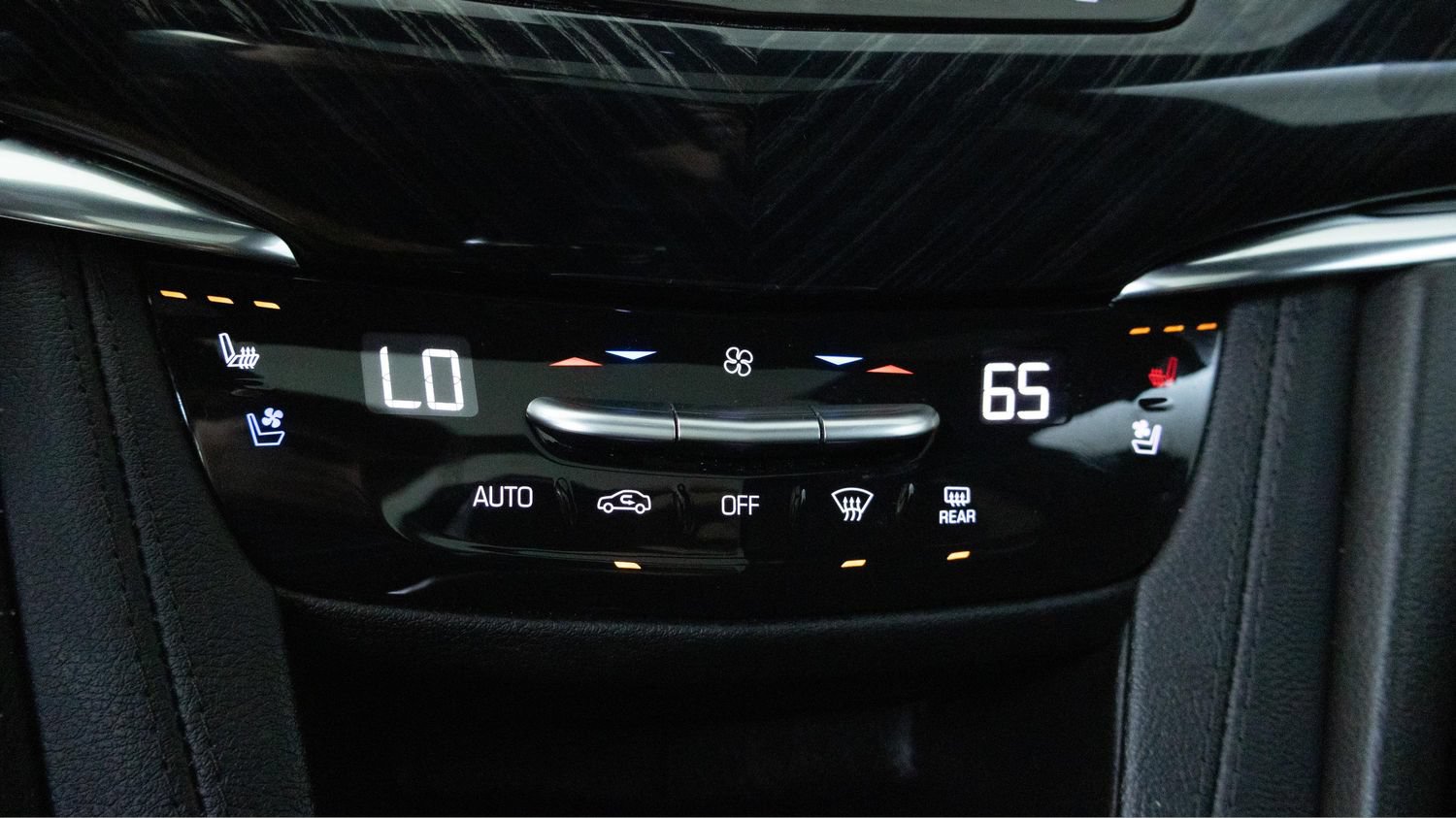 Used 2023 Cadillac XT6 Premium Luxury w/ Technology Package FWD image 15
