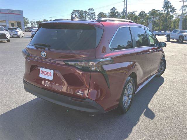 Certified 2023 Toyota Sienna XLE FWD image 5