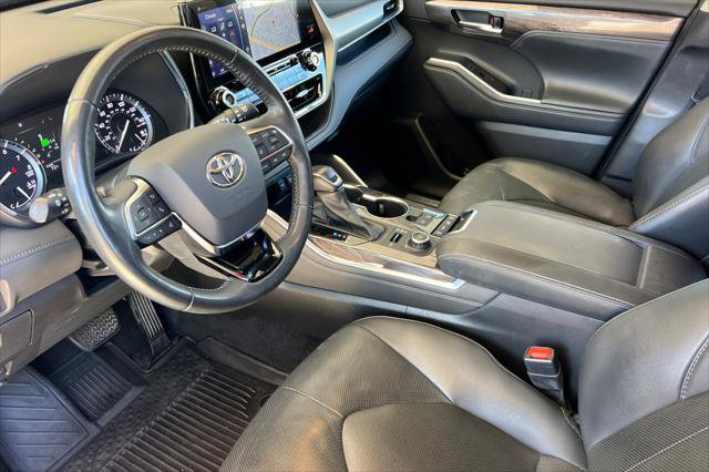Certified 2021 Toyota Highlander Limited AWD/4WD image 11